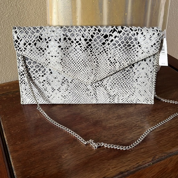 NWT  EXPRESS Silver/gray/black snake print clutch - Picture 1 of 8